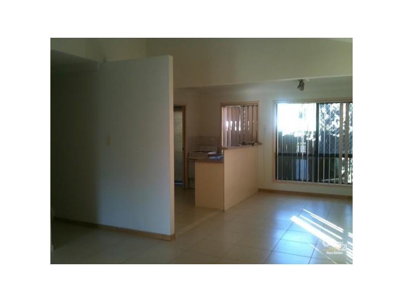 2/90 Frank Street, Labrador QLD 4215