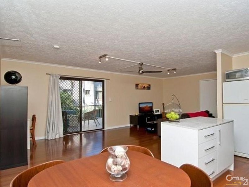 3/8 Baker Avenue, Labrador QLD 4215