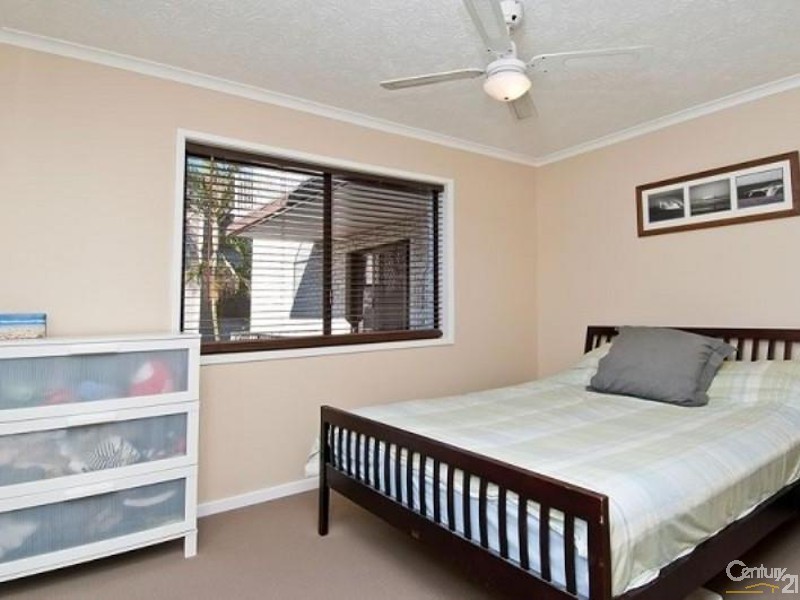 3/8 Baker Avenue, Labrador QLD 4215