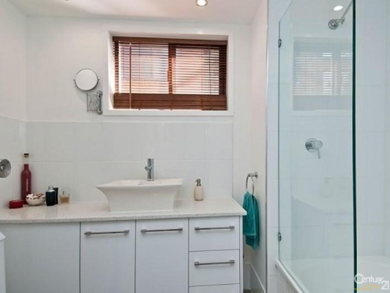 3/8 Baker Avenue, Labrador QLD 4215