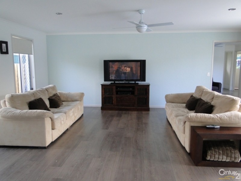 3 Casuarina Way, Helensvale QLD 4212