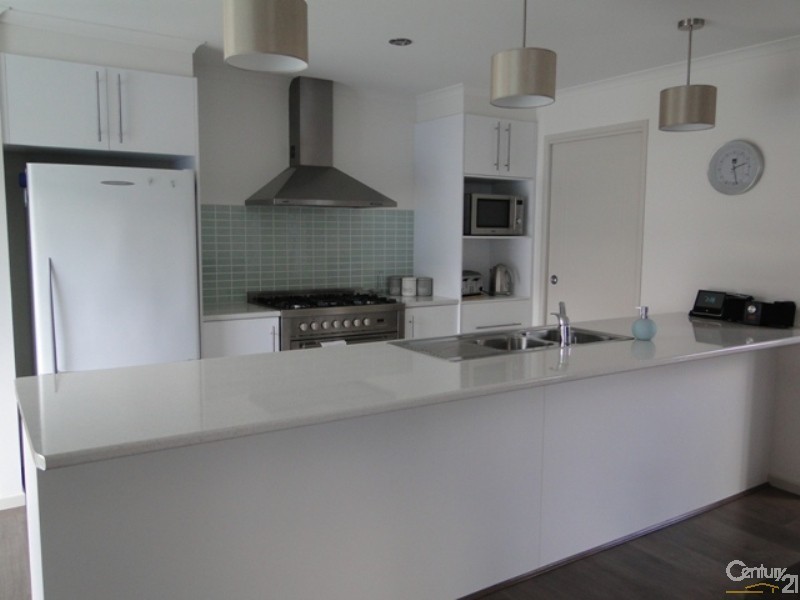 3 Casuarina Way, Helensvale QLD 4212