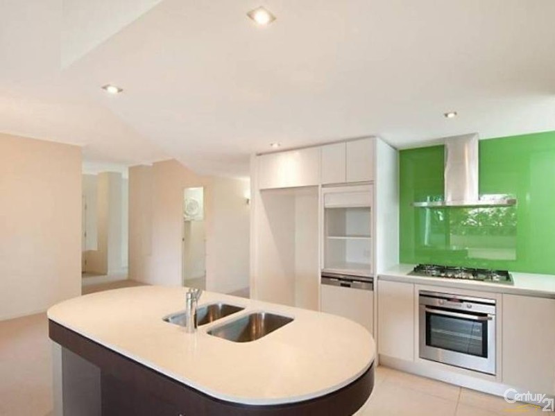 28 Bayview Street, Runaway Bay QLD 4216