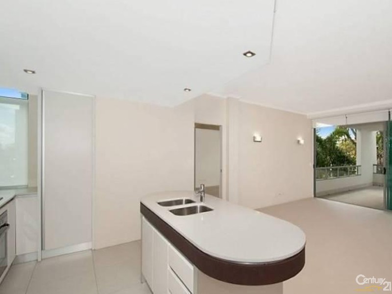 28 Bayview Street, Runaway Bay QLD 4216
