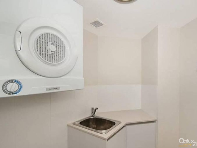 28 Bayview Street, Runaway Bay QLD 4216