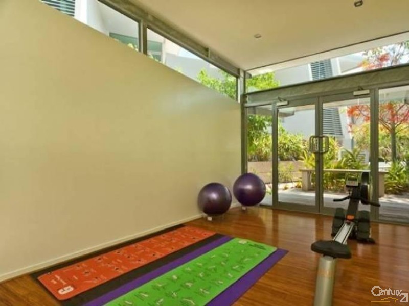 28 Bayview Street, Runaway Bay QLD 4216