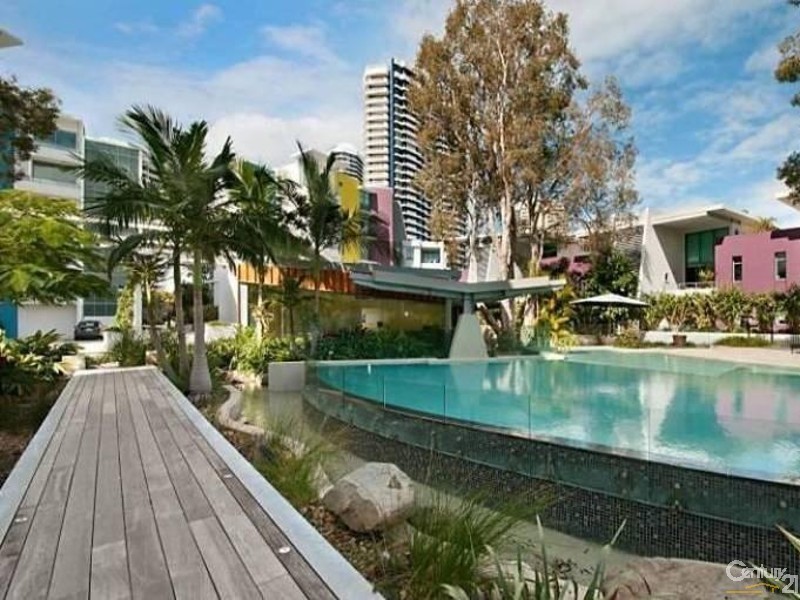 28 Bayview Street, Runaway Bay QLD 4216