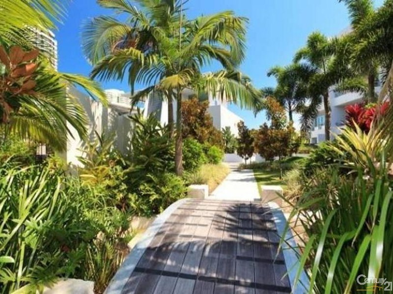 28 Bayview Street, Runaway Bay QLD 4216