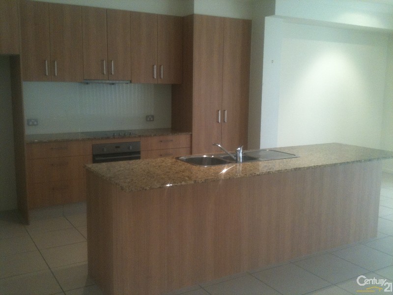 12 Chip In Place, Helensvale QLD 4212