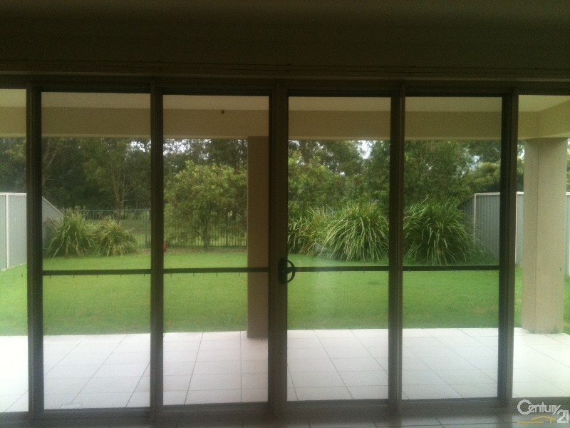 12 Chip In Place, Helensvale QLD 4212