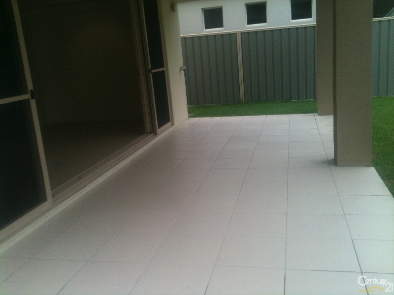 12 Chip In Place, Helensvale QLD 4212