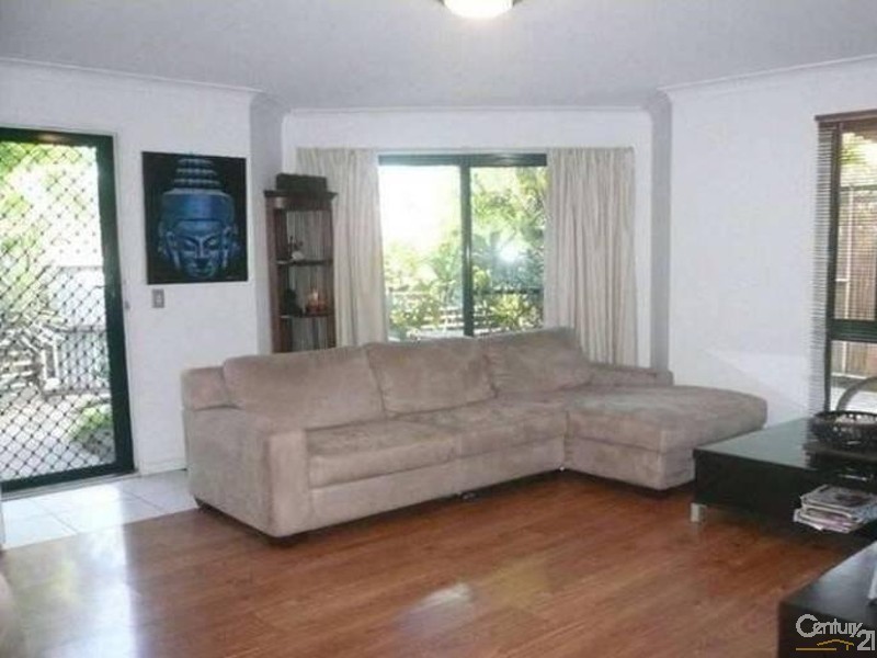 1/184 Greenacre Drive, Arundel QLD 4214