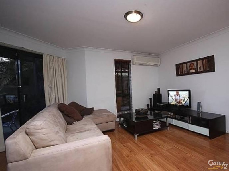 1/184 Greenacre Drive, Arundel QLD 4214