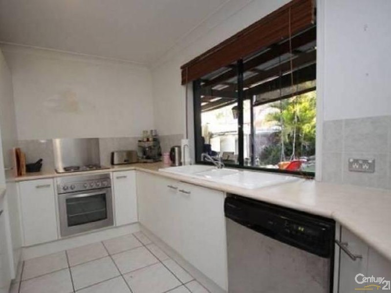 1/184 Greenacre Drive, Arundel QLD 4214