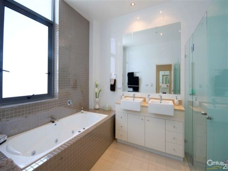 2301/18 Cypress Avenue, Surfers Paradise QLD 4217