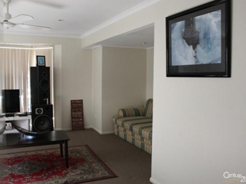 12 Range Court, Arundel QLD 4214