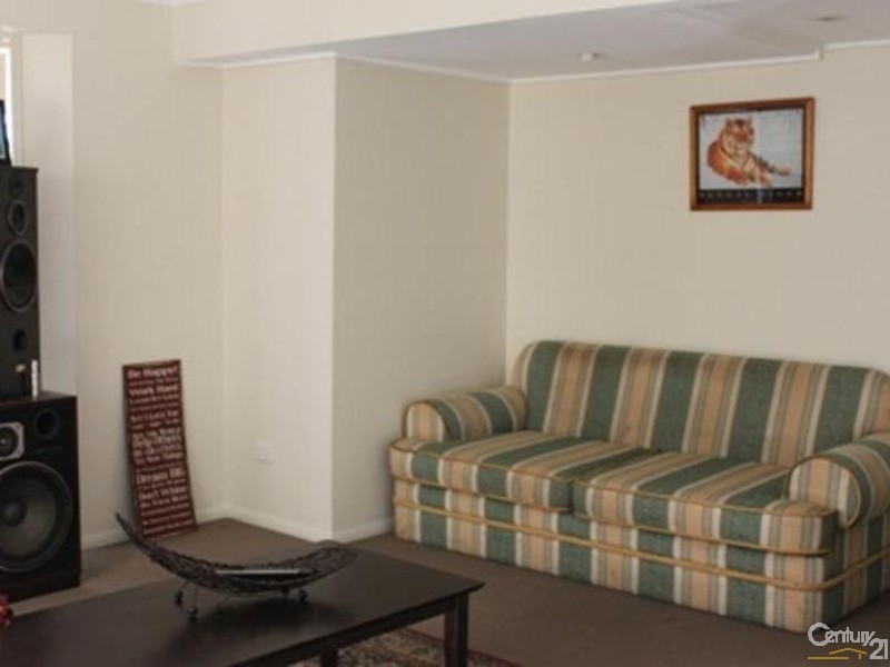 12 Range Court, Arundel QLD 4214