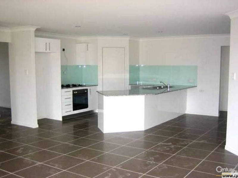 15 Hadran Place, Pacific Pines QLD 4211