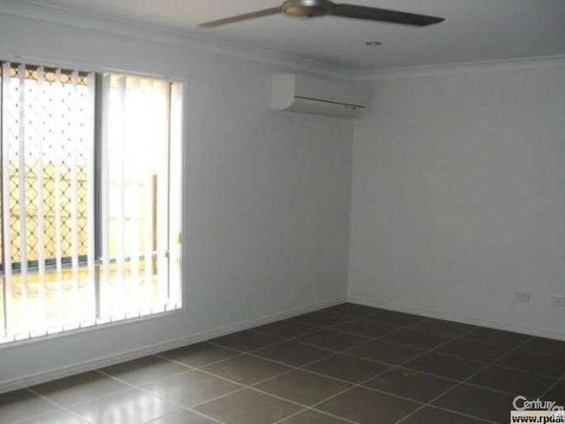 15 Hadran Place, Pacific Pines QLD 4211