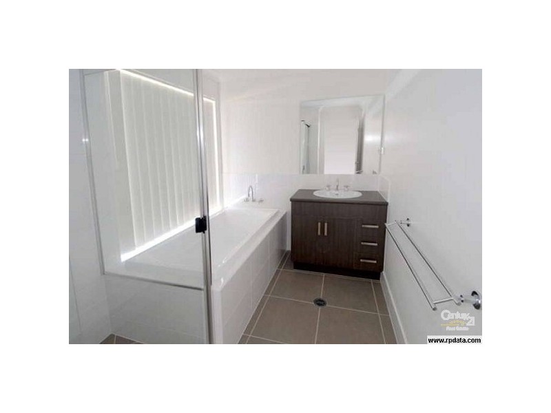 8 Brook Avenue, Sippy Downs QLD 4556