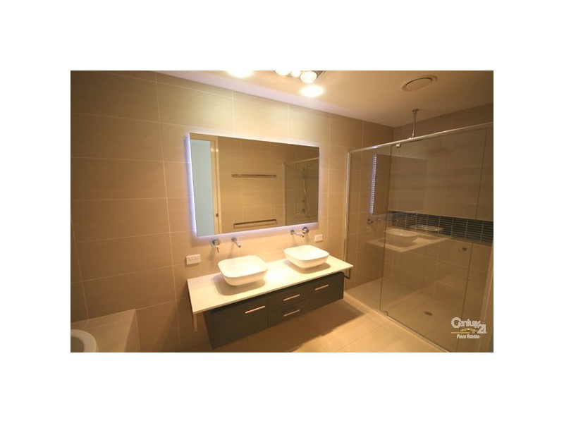 2/175 Bradman Avenue, Maroochydore QLD 4558