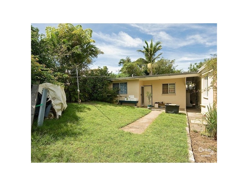 3 Palm Drive, Mooloolaba QLD 4557