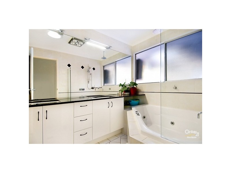 17 Parkway Drive, Mooloolaba QLD 4557