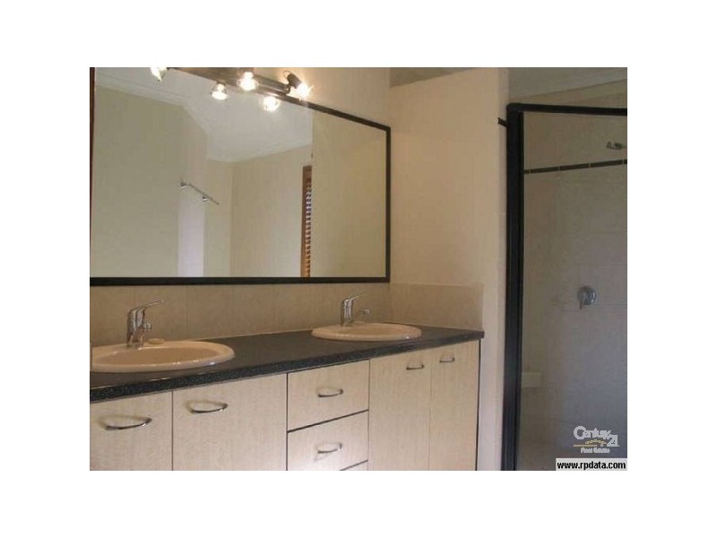 2 Canary Court, Parrearra QLD 4575