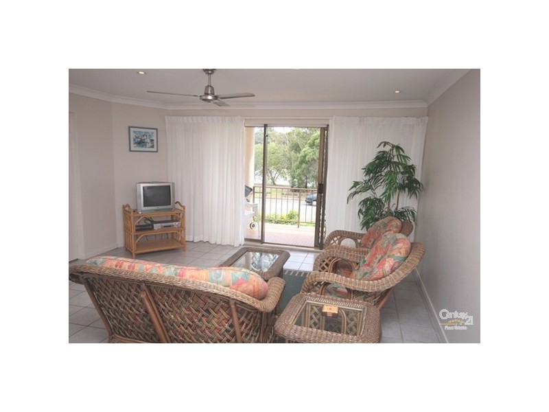 12 45 Bradman Avenue, Maroochydore QLD 4558