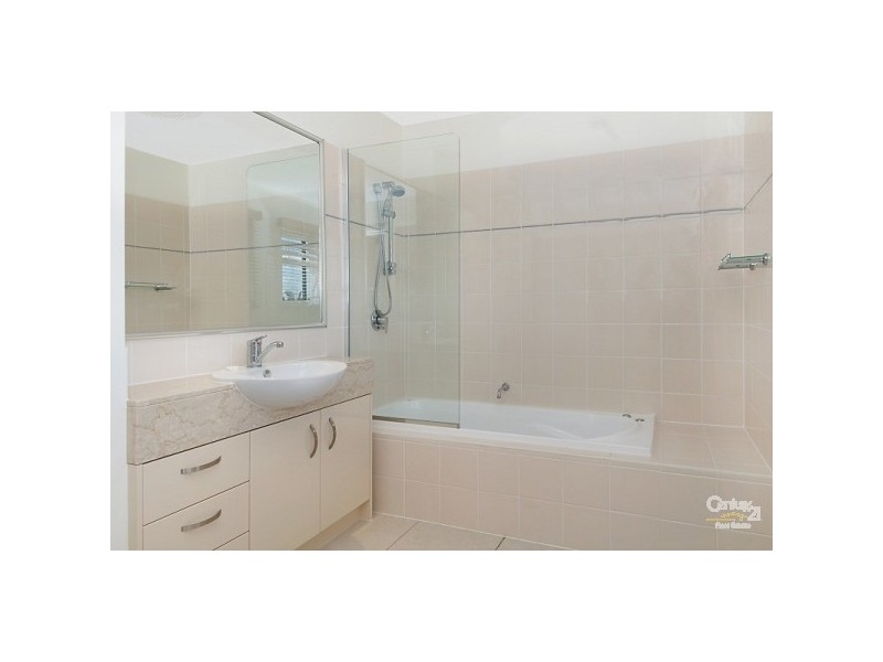 1/2 Suzanne Close, Mudjimba QLD 4564