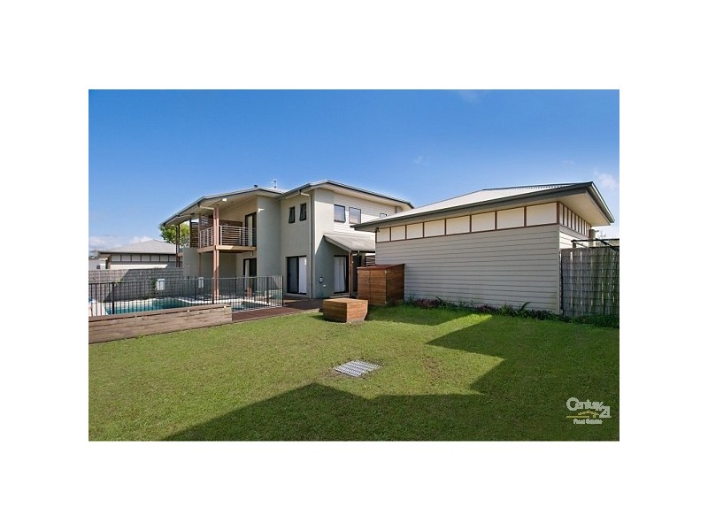 1/2 Suzanne Close, Mudjimba QLD 4564
