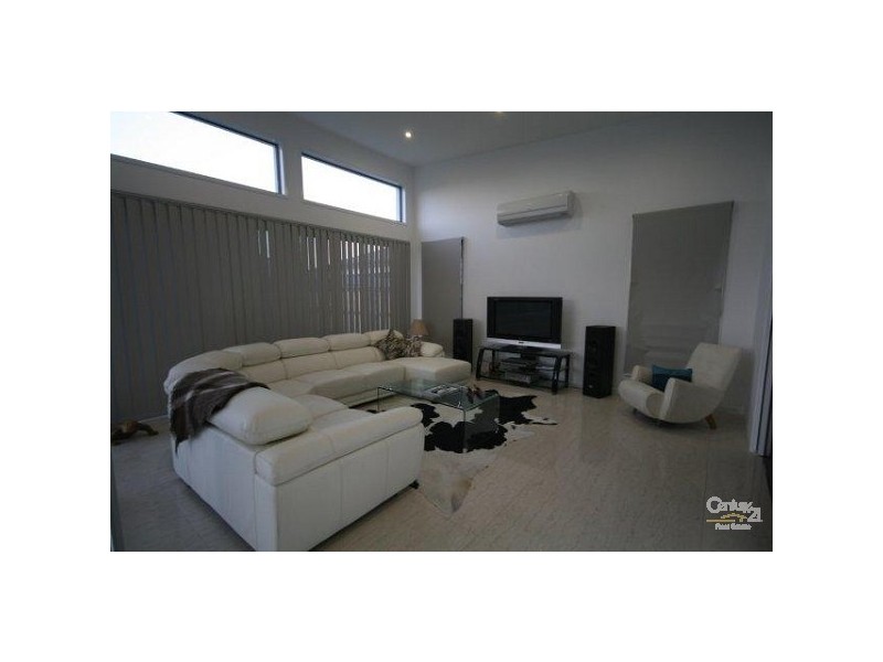 8 Headland Drive, Birtinya QLD 4575