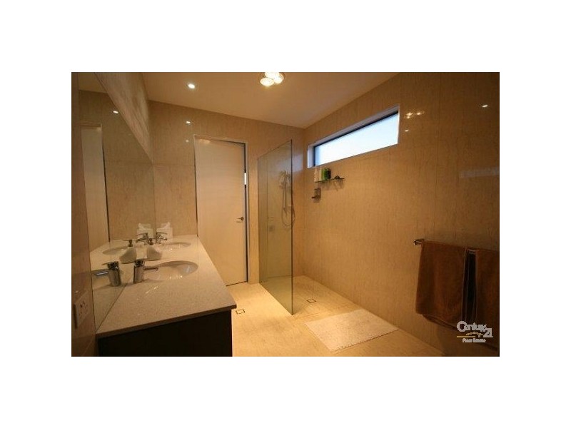 8 Headland Drive, Birtinya QLD 4575