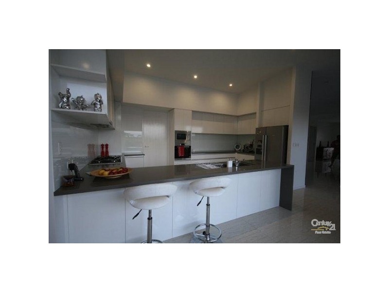 8 Headland Drive, Birtinya QLD 4575