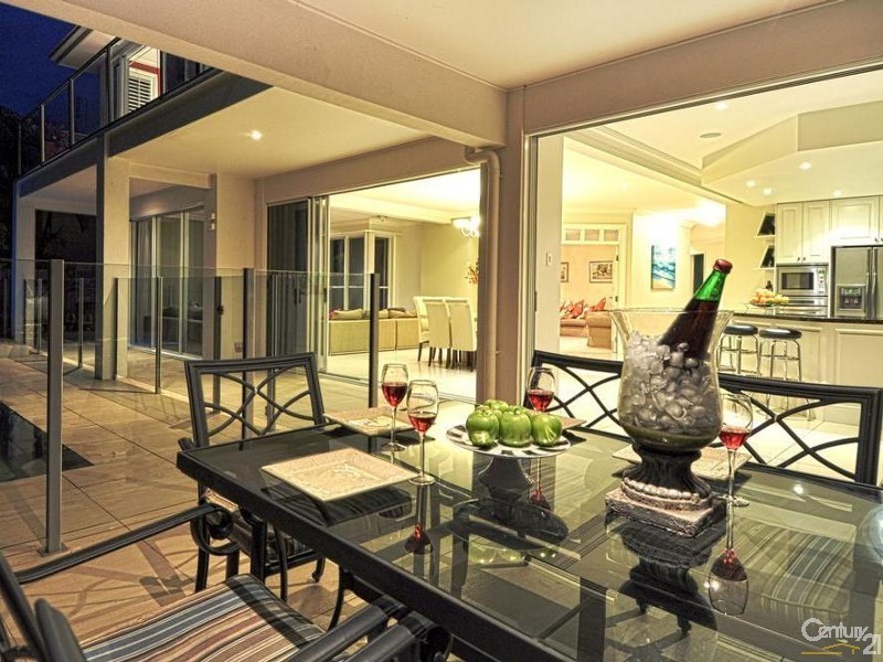 5 Admiralty Drive, Alexandra Headland QLD 4572