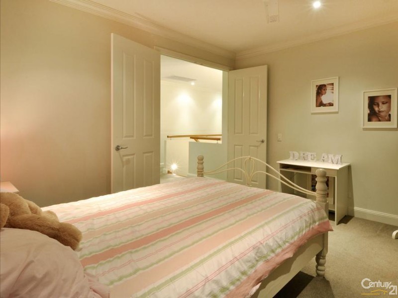 5 Admiralty Drive, Alexandra Headland QLD 4572