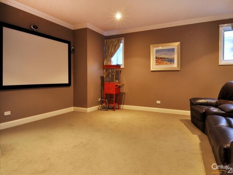 5 Admiralty Drive, Alexandra Headland QLD 4572