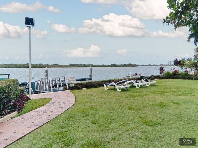 2B/120 Duporth Avenue, Maroochydore QLD 4558