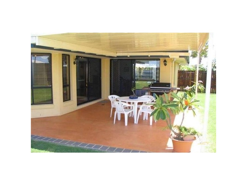 2 Canary Court, Parrearra QLD 4575