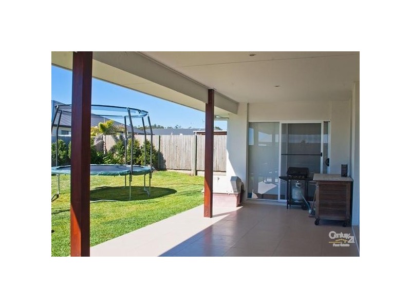 15 Myrtle Place, Mountain Creek QLD 4557