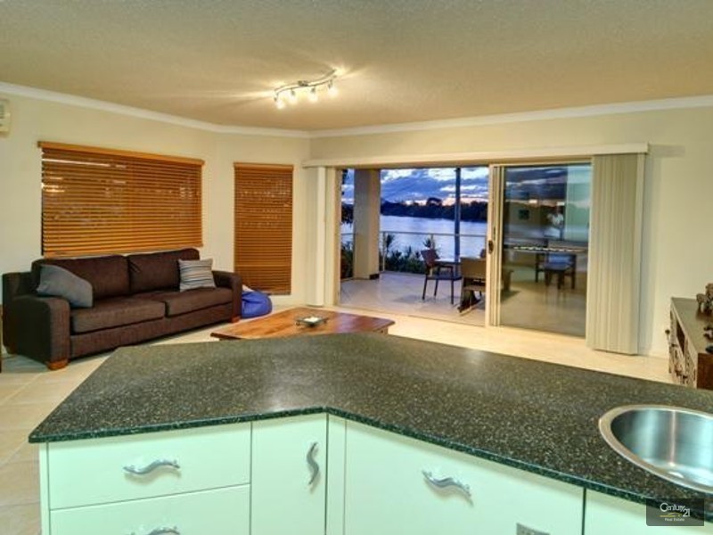 2/273 Bradman Avenue, Maroochydore QLD 4558