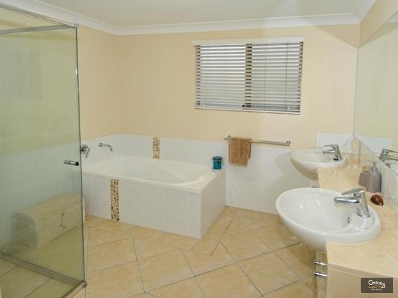 2/273 Bradman Avenue, Maroochydore QLD 4558