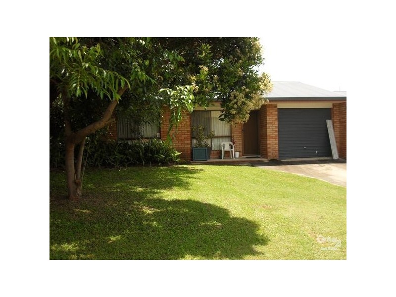 1/2 Boongala, Maroochydore QLD 4558