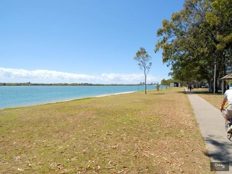 17/2 Picnic Point Esplanade, Maroochydore QLD 4558