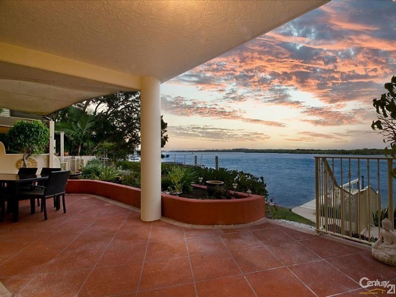 2/84 Duporth Avenue, Maroochydore QLD 4558