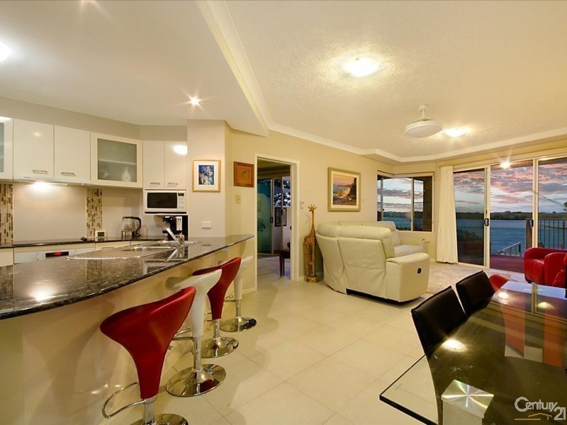 2/84 Duporth Avenue, Maroochydore QLD 4558