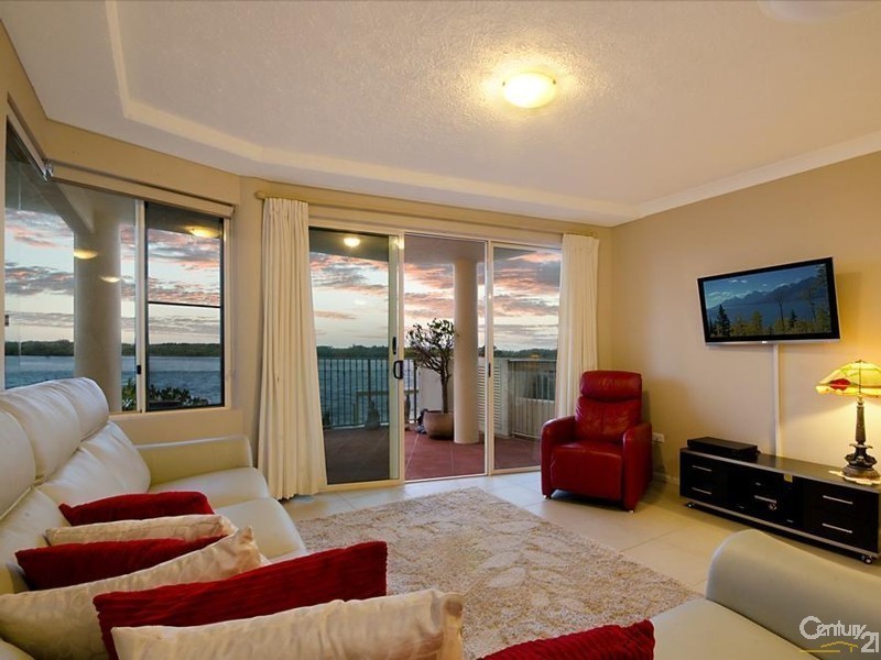 2/84 Duporth Avenue, Maroochydore QLD 4558