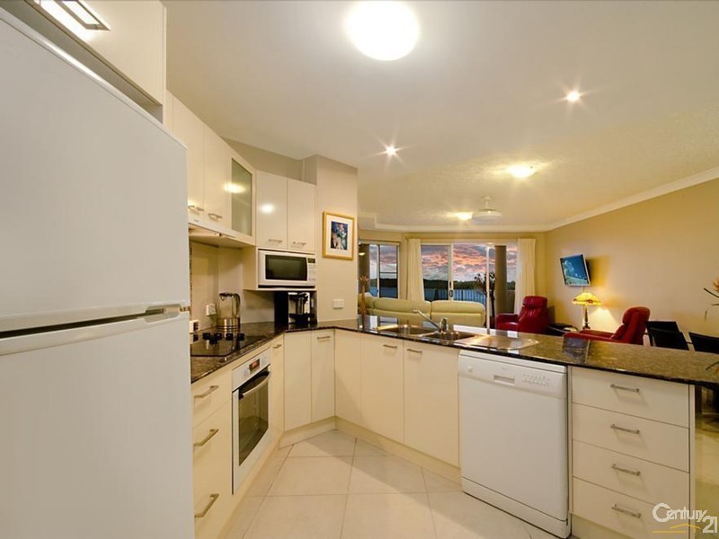 2/84 Duporth Avenue, Maroochydore QLD 4558