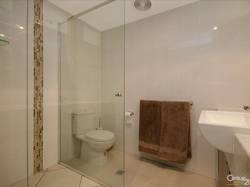 2/84 Duporth Avenue, Maroochydore QLD 4558