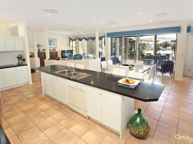 8 Chiswell Place, Maroochydore QLD 4558